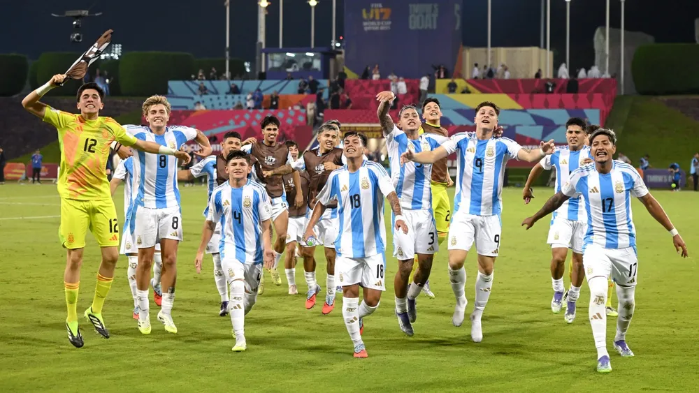 G5FYlAyXcAMHEy1-scaled-e1762452477762