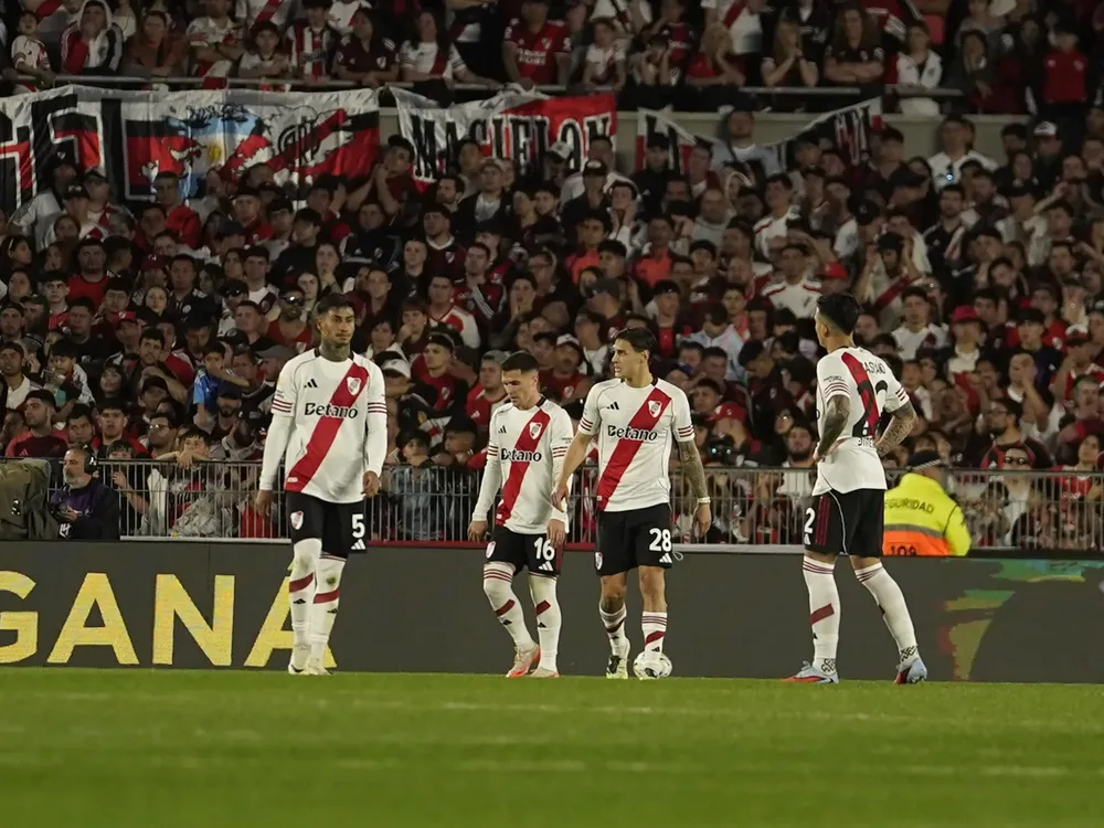 dxenaJCYm_2000x1500__1