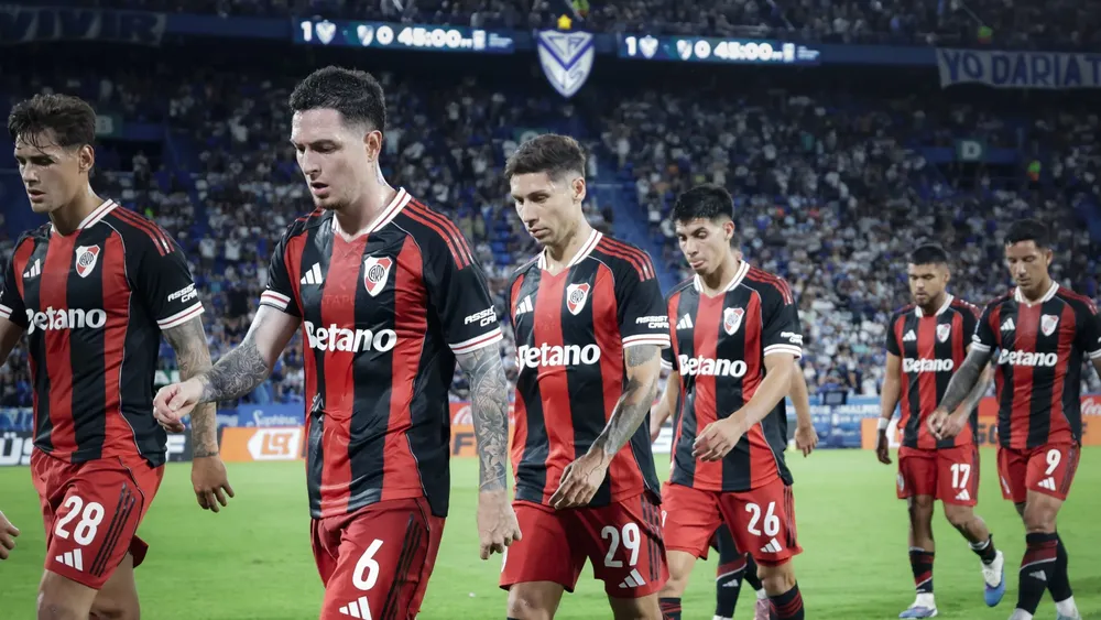 tras-la-derrota-de-river-plate-ante-velez-y-el-triunfo-de-san-lorenzo-asi-quedaron-las-tablas-del-torneo-apertura-scaled