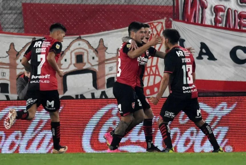 festejo-de-gol-newells-vs-huracan_w862