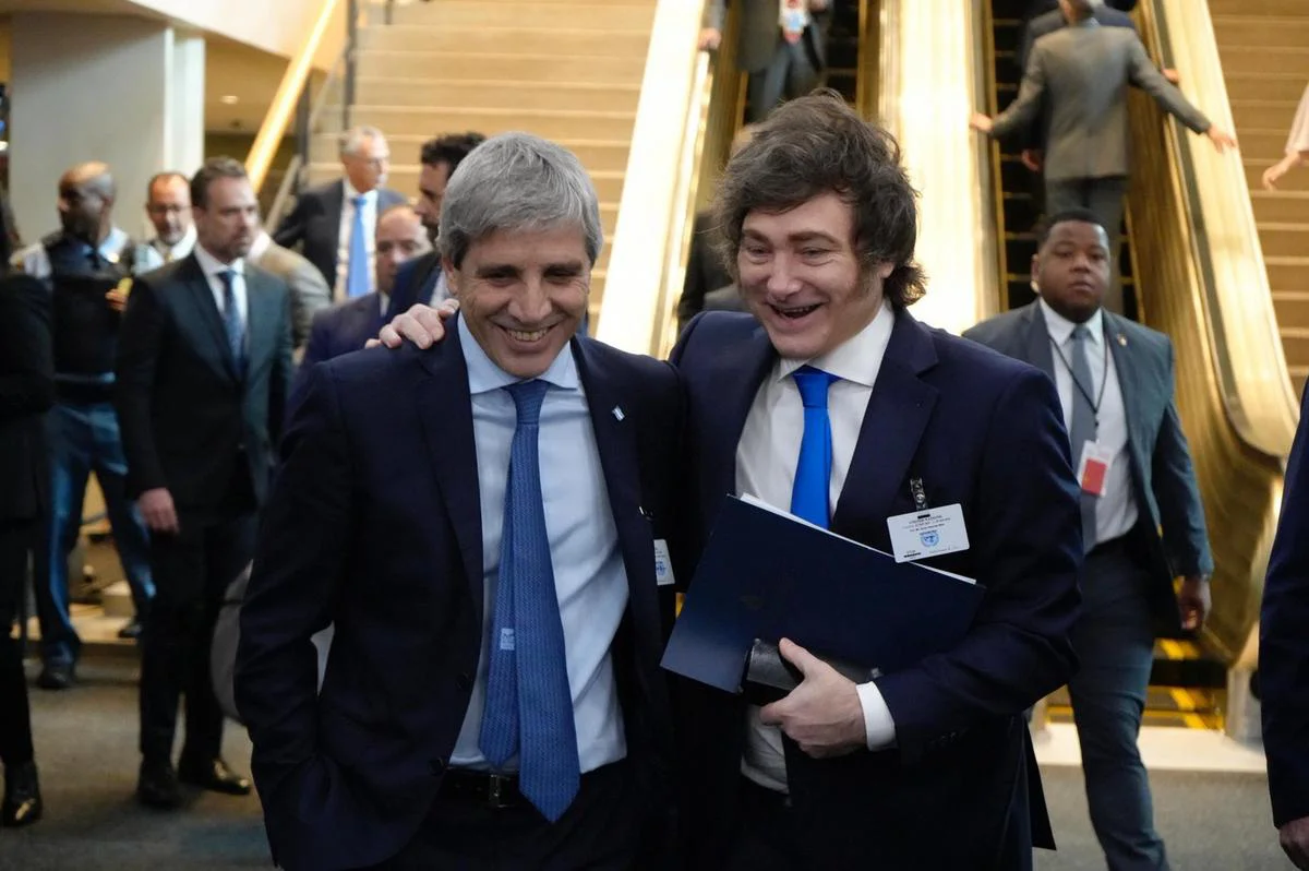 Milei ratificó a Caputo y afirmó contar con US$125.000 millones