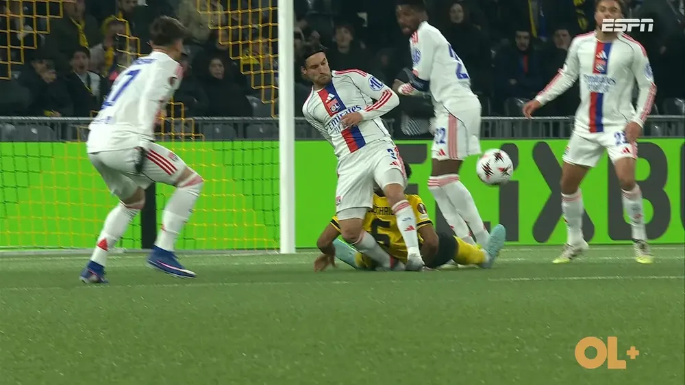 nicolas-tagliafico-salio-lesionado-luego-de-la-caida-del-rival-foto-captura-MQPY44PLHJHUZP5NWGUZXSWMIU