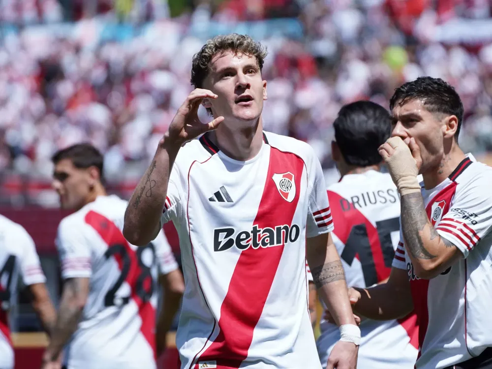 QaxmHgAmh_2000x1500__1