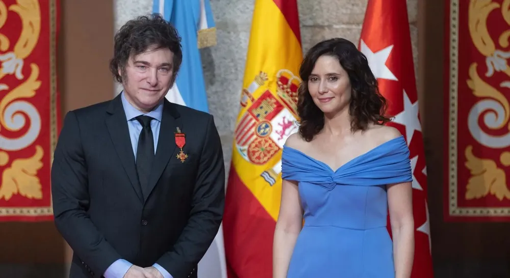 EuropaPress_6046577_presidenta_comunidad_madrid_isabel_diaz_ayuso_recibe_presidente_republic