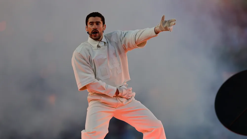 bad-bunny-actuacion-intermedio-super-bowl-2026_98