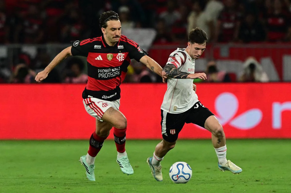 Estudiantes empata con uno menos ante Flamengo y busca la final