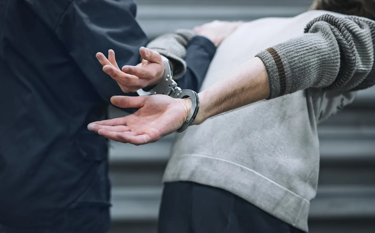 hombre-arrestado-posesion-drogas-hong_0_26_1200_746