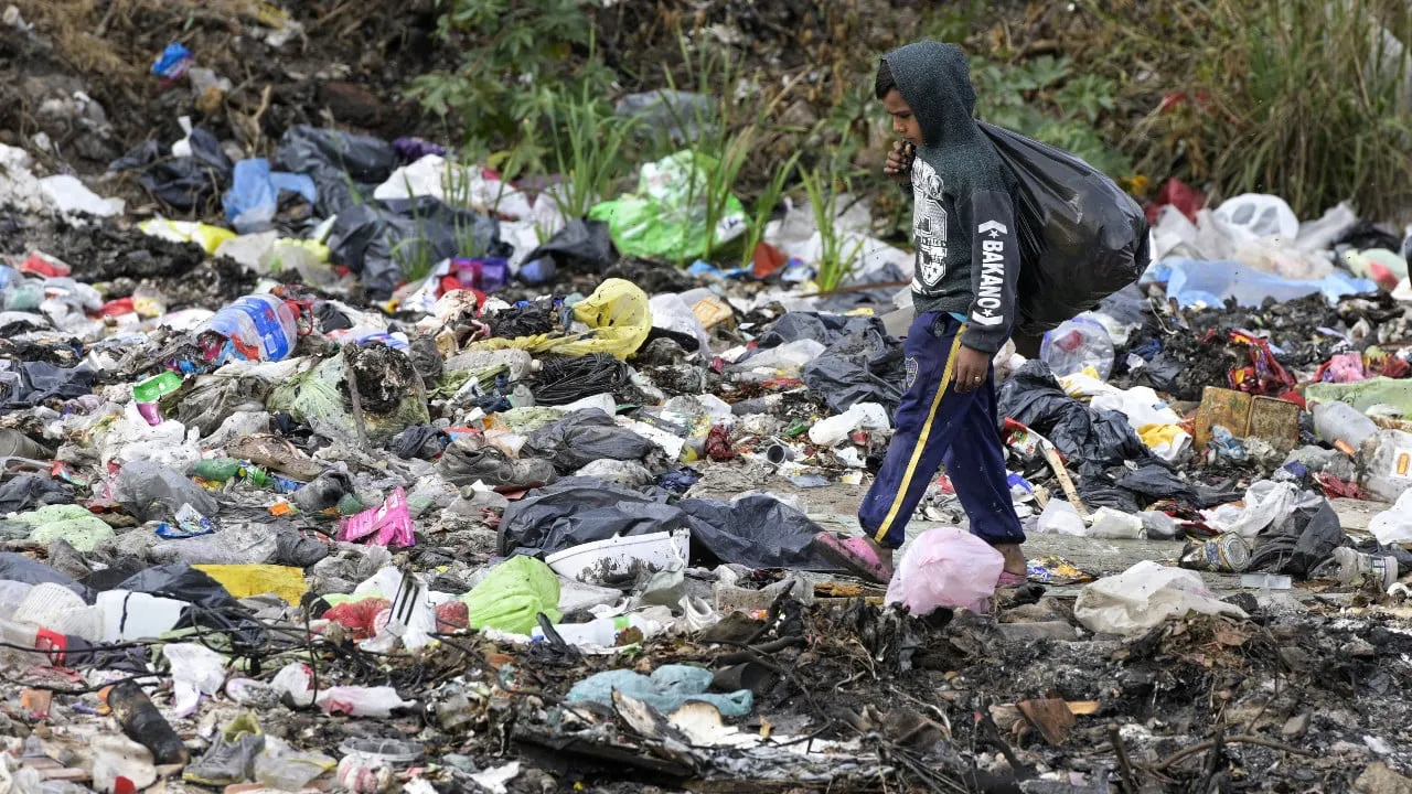 Basural-Leon-Suarez-AFP-2