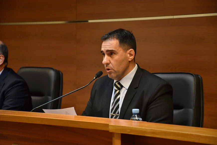 0AA63vLad_870x580__1