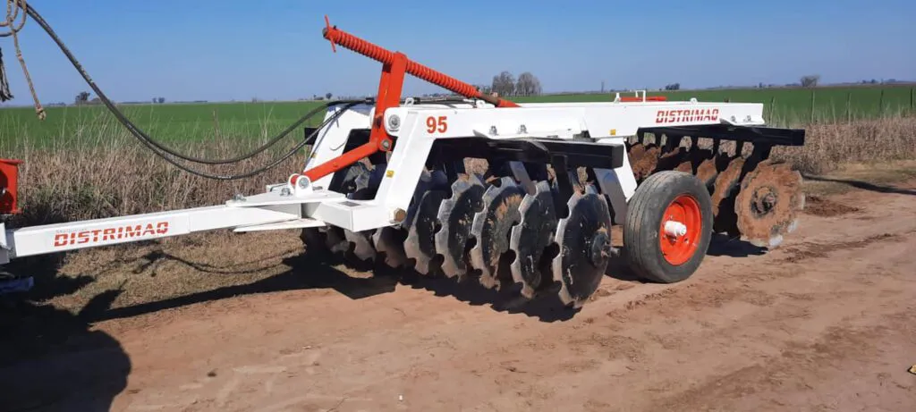 LABORDEBOY.-Compra-de-un-rastra-de-tiro-scaled