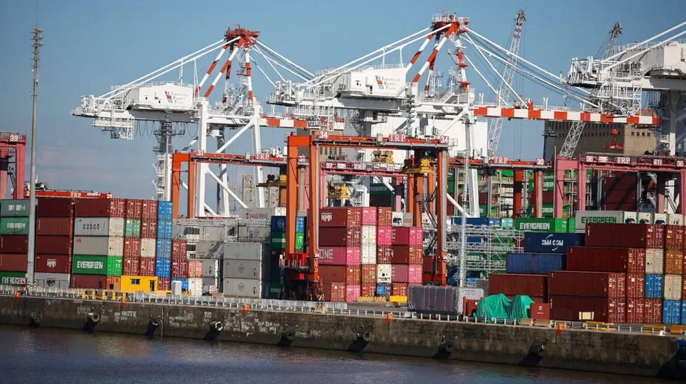 contenedores-en-el-puerto-de-buenos-aires-foto-agustin-marcarianreuters-55HT6MK6JJE2HKWZP5NLGWQSUM