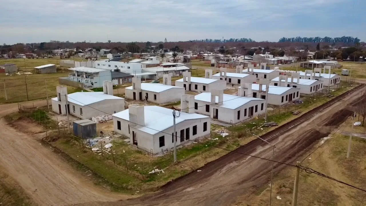 Bigand sorteará 20 viviendas cuya construcción se reactivó con fondos provinciales