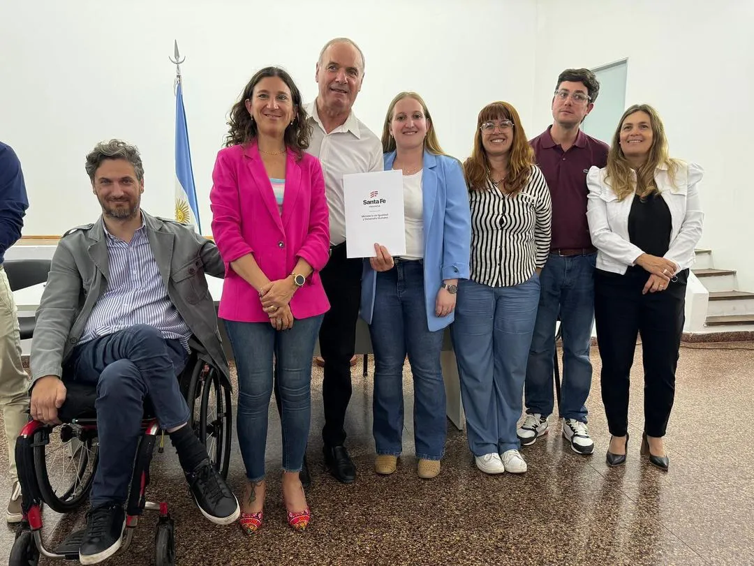 NUEVA OPORTUNIDAD, CONSTRUYENDO COMUNIDAD En #SantaFe, acompañamos a los equipos de los gobiernos de #VenadoTuerto y #VillaCañás en la firma de convenios del programa #NuevaOportunidad, con el cual también se