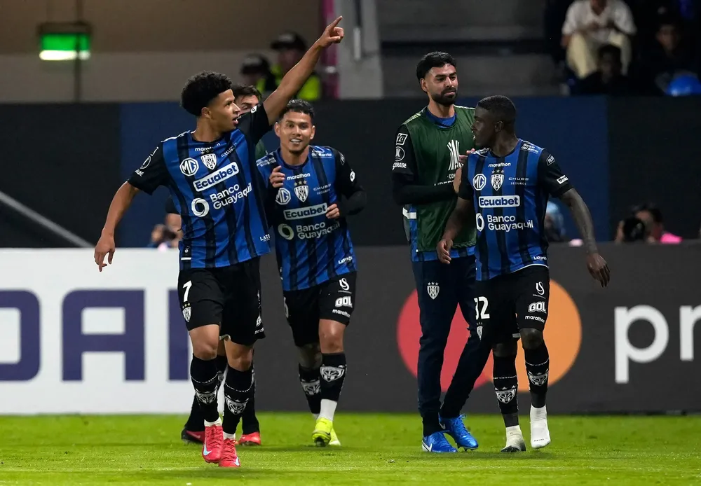 2025-05-28T020440Z_1407477045_UP1EL5S05RQ75_RTRMADP_3_SOCCER-LIBERTADORES-IDL-BNA-REPORT