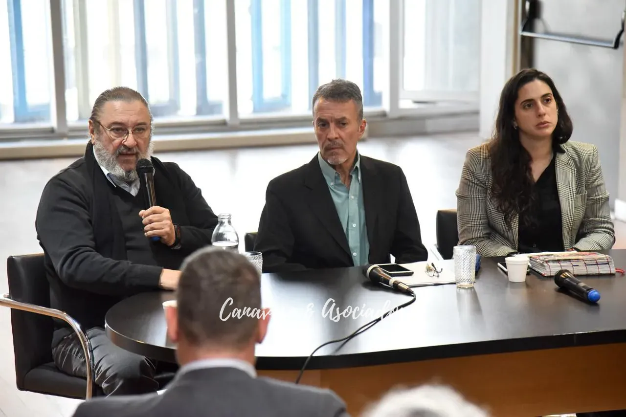 745ad25f-4402-4e1a-9313-8648996e827f