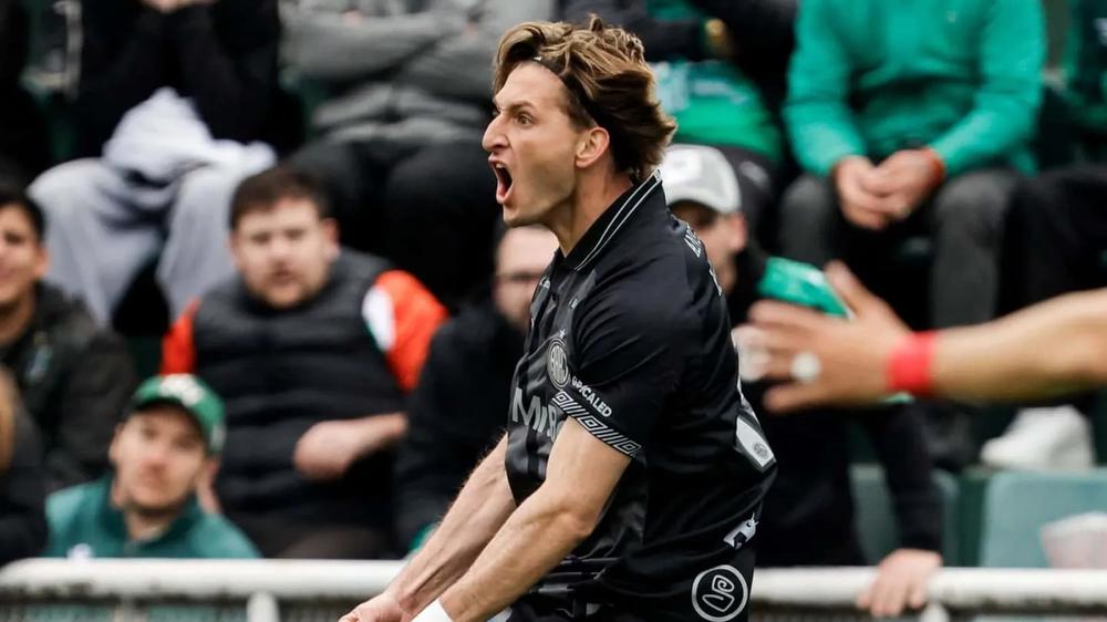 Argentinos venció a Banfield y llegó a la cima
