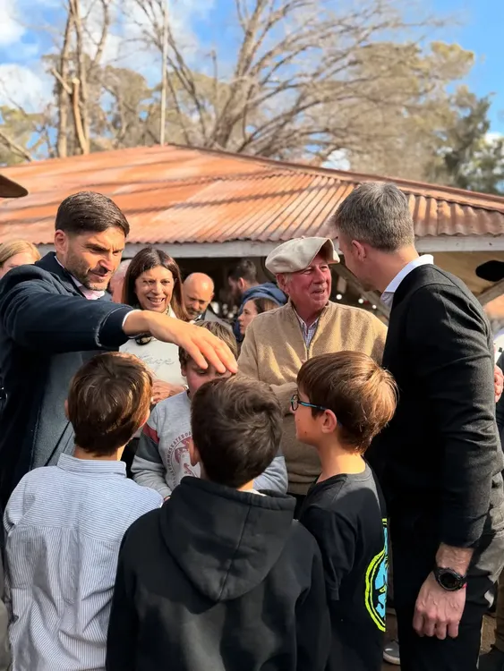 TODO EL EMPUJE DE VENADO TUERTO 💪🏼🚜Junto al gobernador @maxipullaro y la vicegobernadora @gis (1)